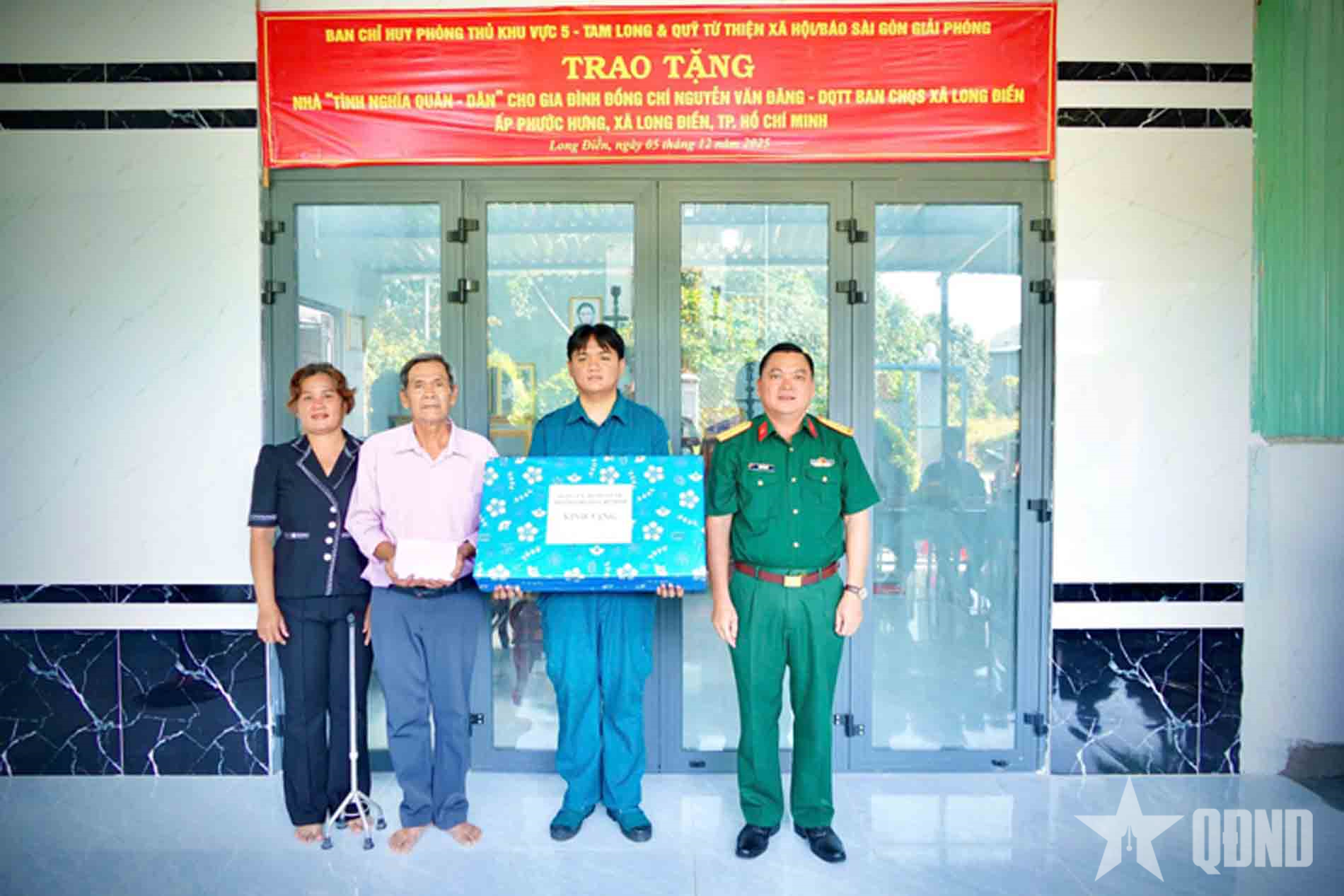 Bàn giao “Nhà tình nghĩa quân dân” tặng chiến sĩ dân quân khó khăn